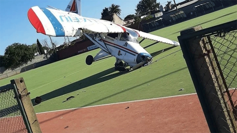 Video: impresionante aterrizaje de emergencia de avioneta en cancha de hockey