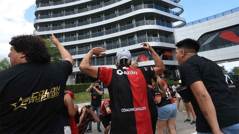 Policía de Santiago del Estero hizo volver colectivos con hinchas de Colón