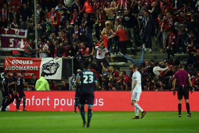 Cedió una tribuna tras un gol del Lille de Bielsa: 20 heridos