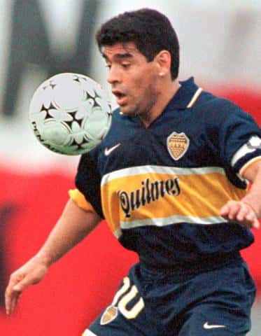 Se cumplen 20 años del retiro de Diego Maradona en un partido inolvidable