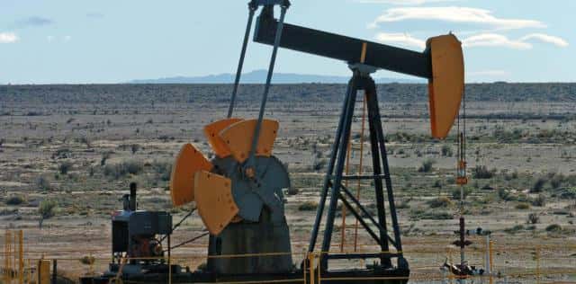 El petróleo cayó 7% y ahora se espera el impacto en las naftas
