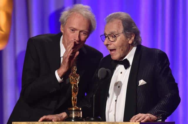 El argentino Lalo Schifrin ganó un Oscar honorífico de la mano de Clint Eastwood
