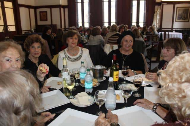 Se realizó un almuerzo en celebración del Día del Amigo en el Club Social