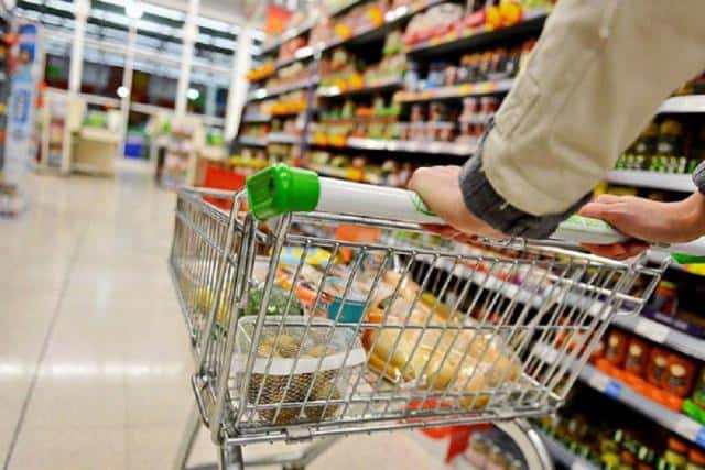 Las ventas en los supermercados cayeron 13,5% y en shoppings 18,5% en mayo
