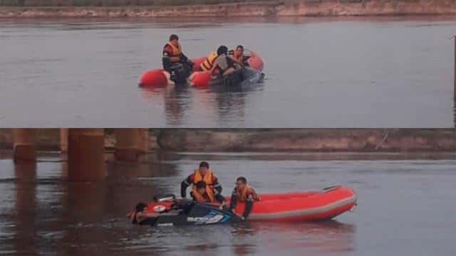 Bomberos rescataron del río a joven accidentado con una moto de agua