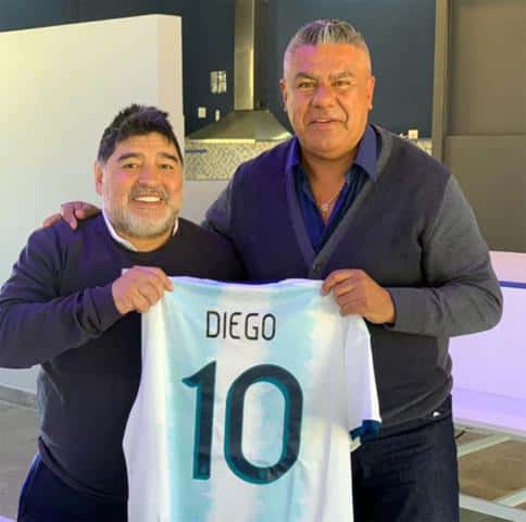 Maradona recibió la visita de Tapia en la concentración de Gimnasia
