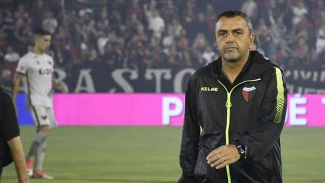 Diego Osella dejó de ser el técnico de Colón
