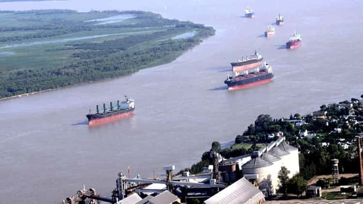 Puertos: miedo por barcos extranjeros, los camioneros no ingresan y peligran las exportaciones