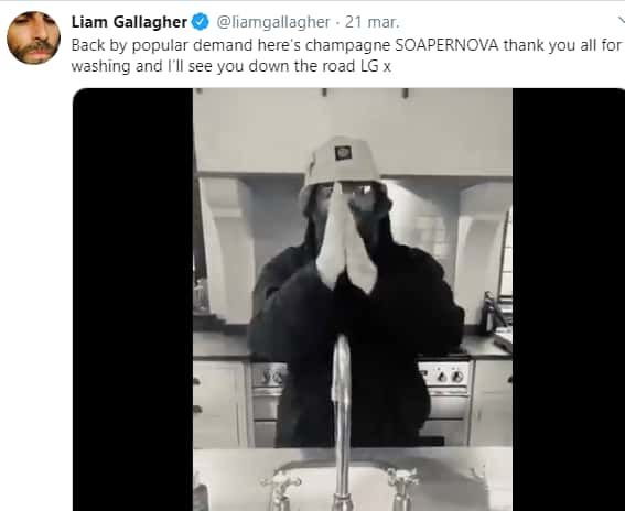 Liam Gallagher reinventa clásicos de Oasis para lavarse las manos
