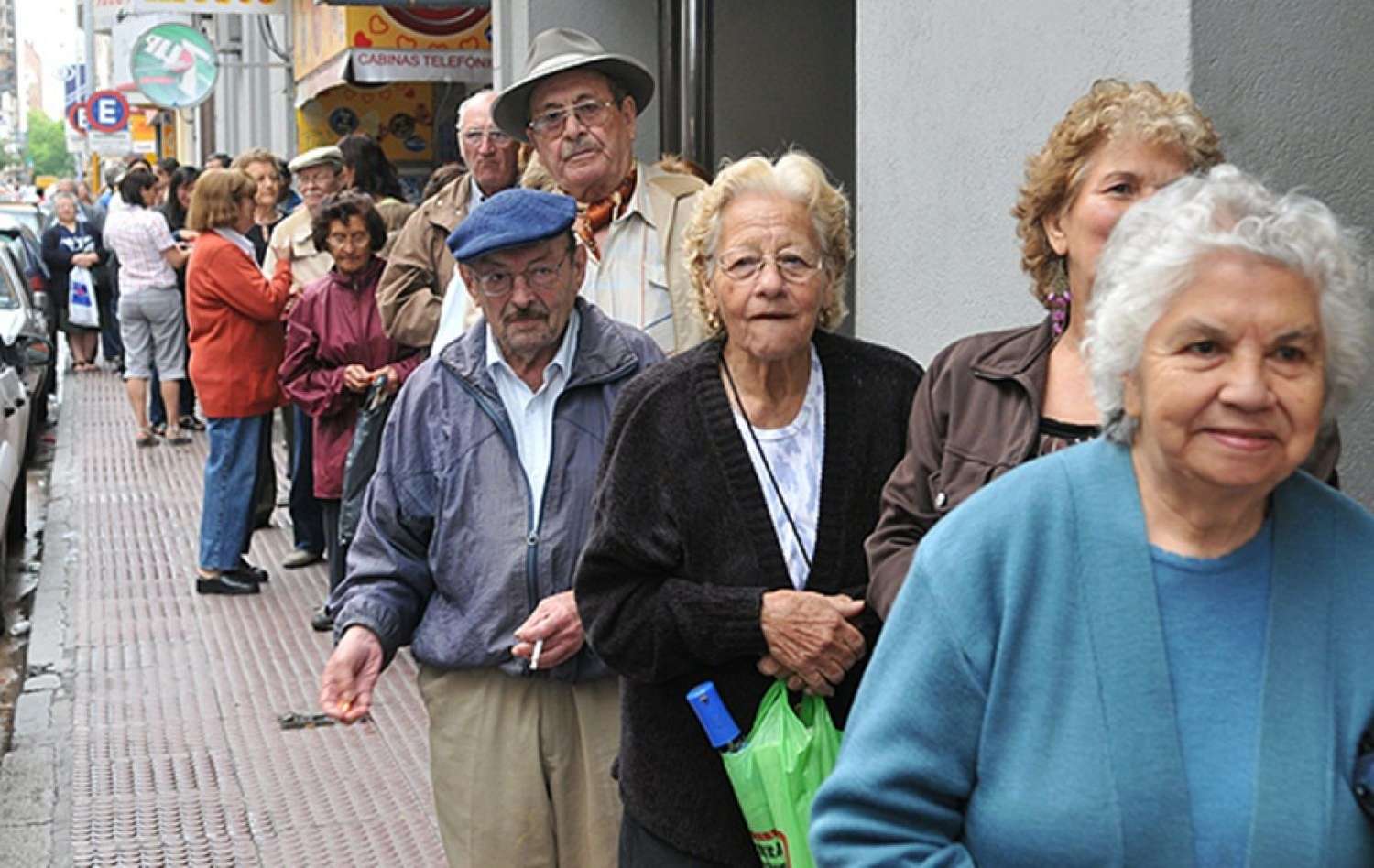 Desde hoy los bancos ya no tendrán que exigir fe de vida a jubilados y pensionados