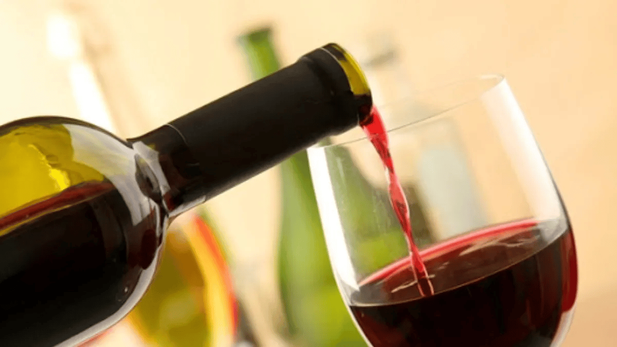 Científicos sugieren que el vino aliviaría la gravedad 