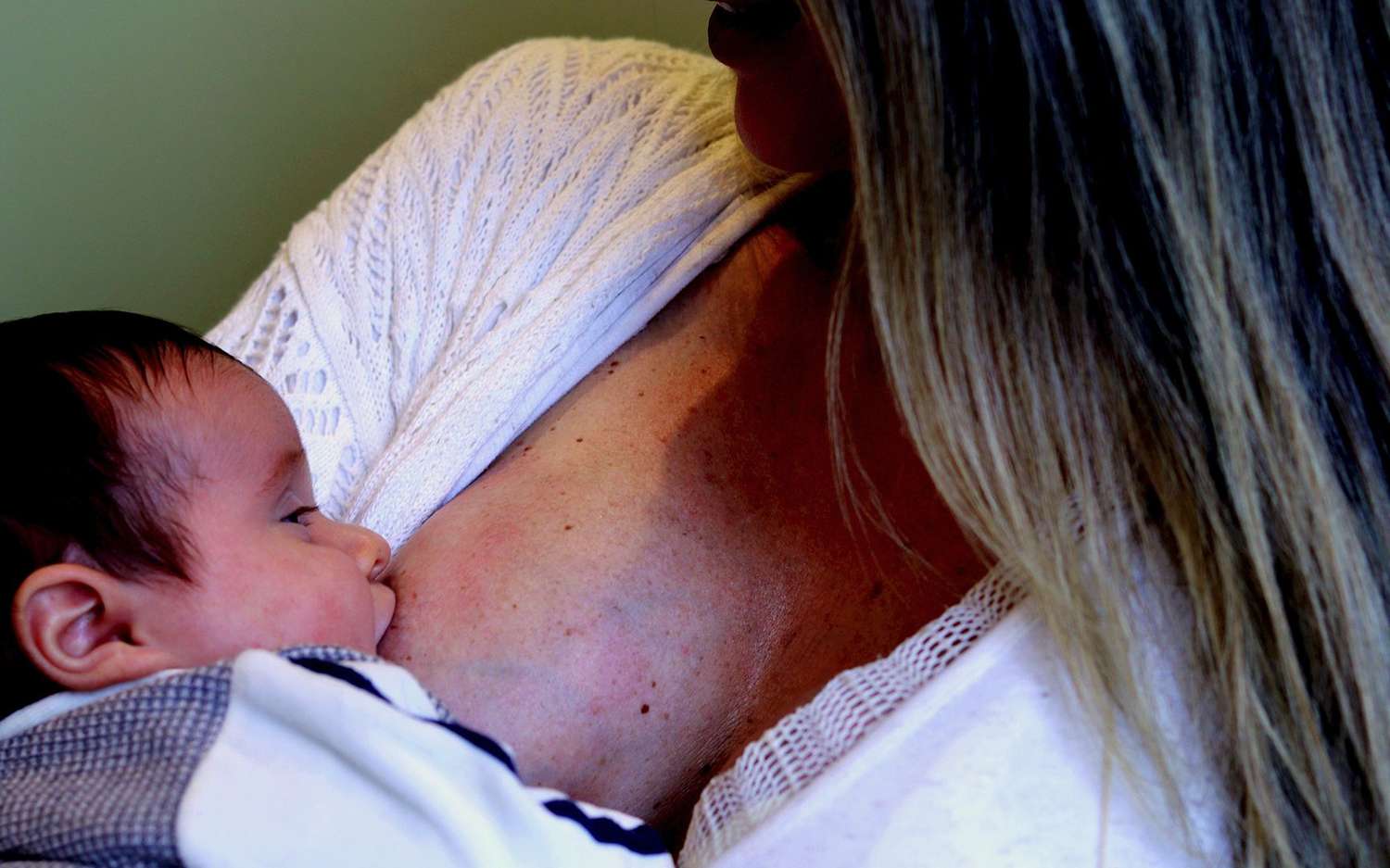 Lactancia Materna:El vínculo de amor que fortalece a los niños