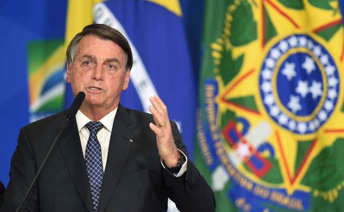 Bolsonaro le dijo a un periodista que tenía ganas de llenarle "la boca de trompadas"