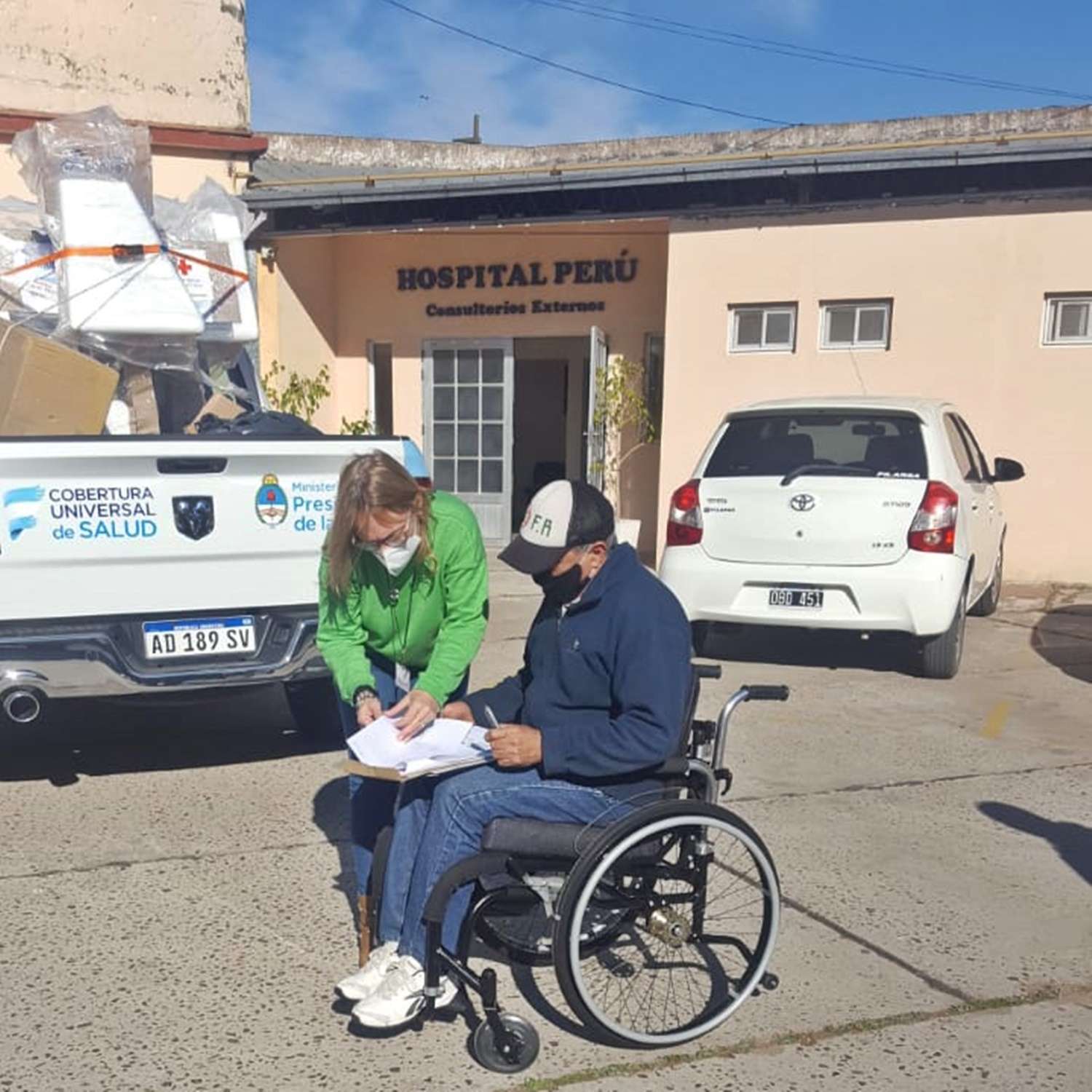 El Hospital Perú recibió una silla de ruedas