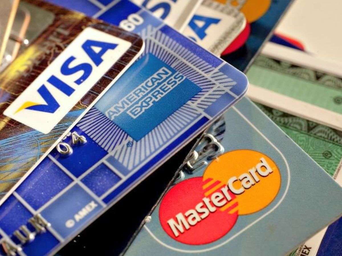 Los consumos con tarjeta de crédito cayeron 11,6% en febrero