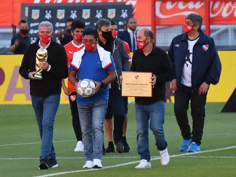 Burruchaga y un emotivo homenaje a Diego Armando Maradona