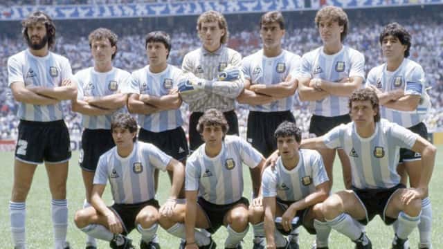 Burruchaga y campeones del '86 visitaron la tumba Maradona