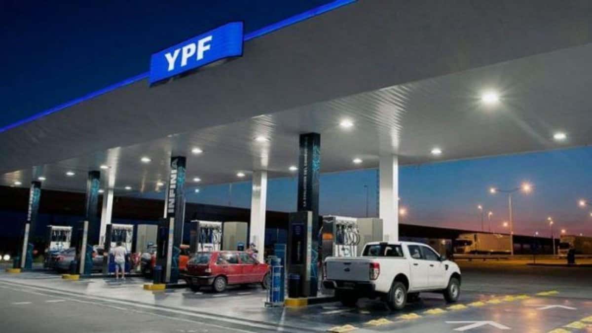 YPF aplicará un recargo en el gasoil a vehículos con patente extranjera