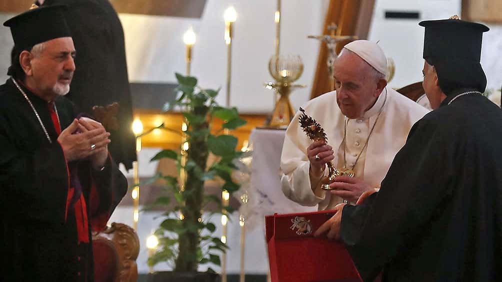 Francisco visita la catedral de Bagdad por los atentados