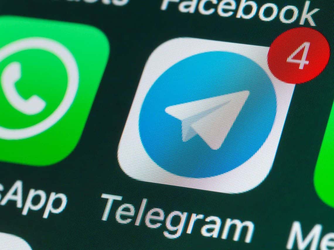 Las funciones que tiene WhatsApp y Telegram no posee