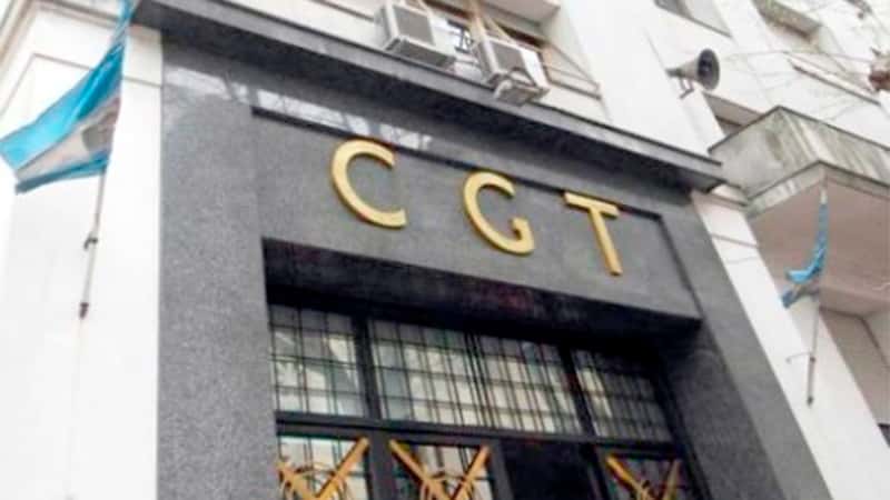 La CGT se moviliza a Tribunales contra el DNU de Milei: fuerte expectativa por el protocolo antipiquete