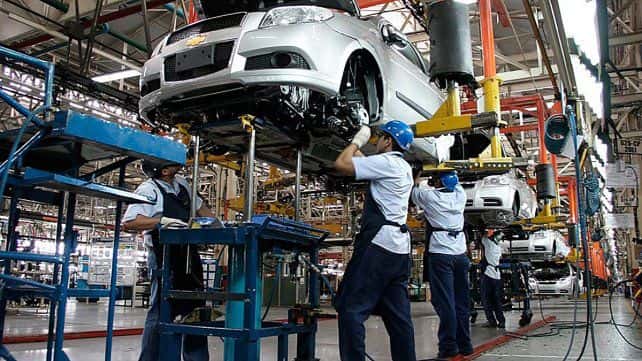 La producción de automóviles creció 110% interanual en marzo