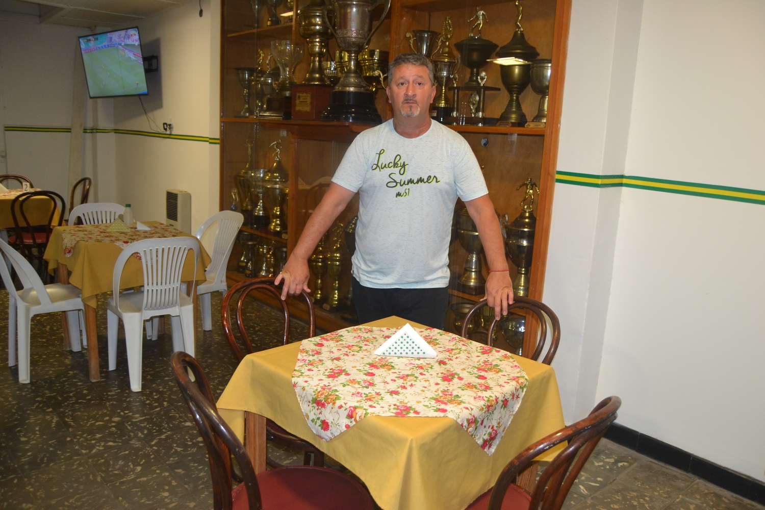 Jorge Barrandeguy con la cantina del club Urquiza