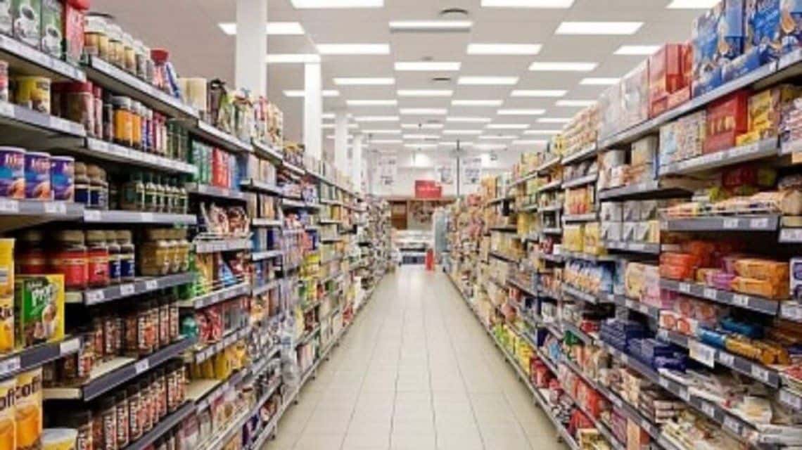 Las ventas en supermercados cayeron 5,8% en febrero