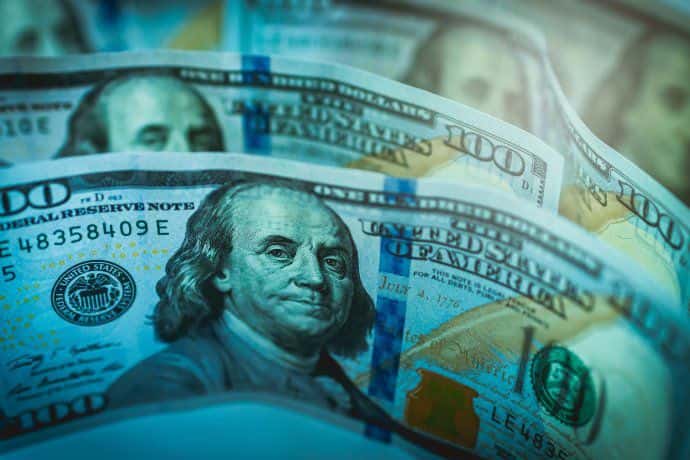 El dólar blue  cerró con un récord de $355