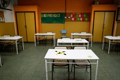Los gobernadores cerrarán muchas más escuelas de las que les exige el DNU presidencial