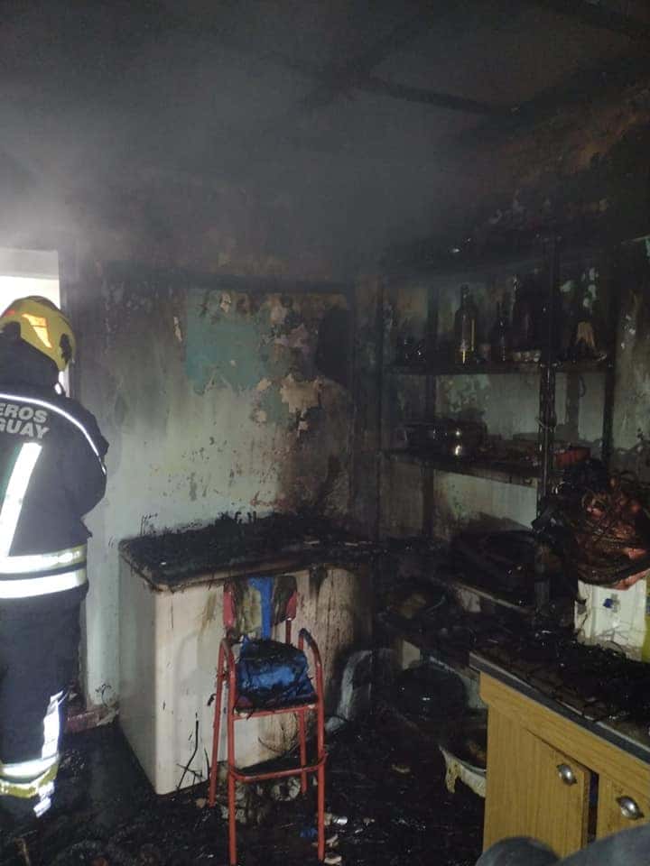 Bomberos sofocaron un incendio una casa de calle Belgrano