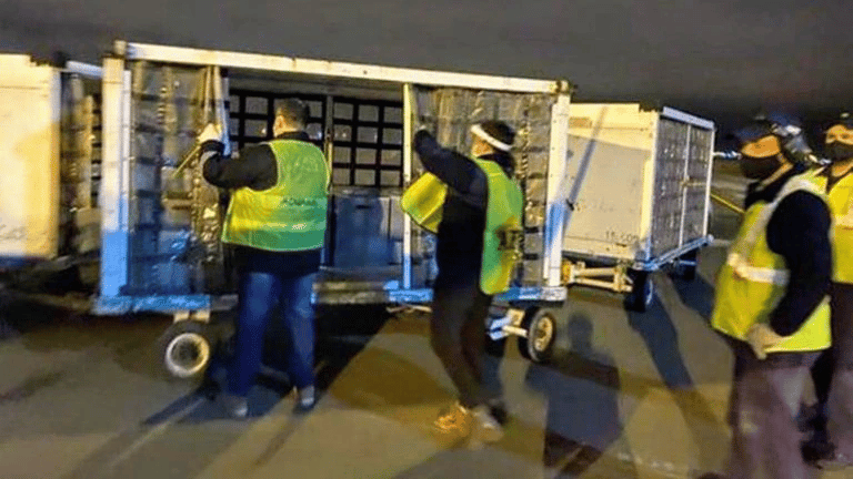 Más de 30 respiradores donados por Lionel Messi llevan 10 meses abandonados en el depósito del aeropuerto