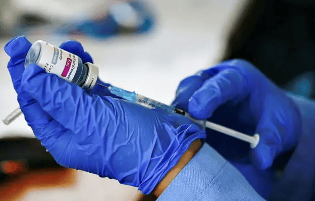 Vacunación: comenzarán a vacunar a los de 40-49 años