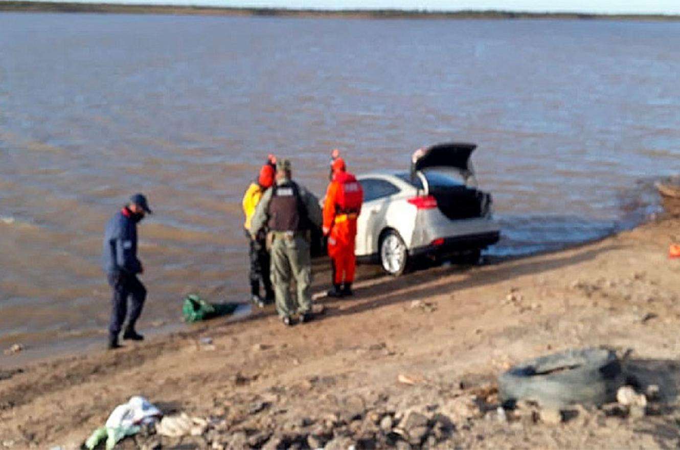 Investigan secuestro y robo de 100 mil dólares a un hombre: lo arrojan al río en auto