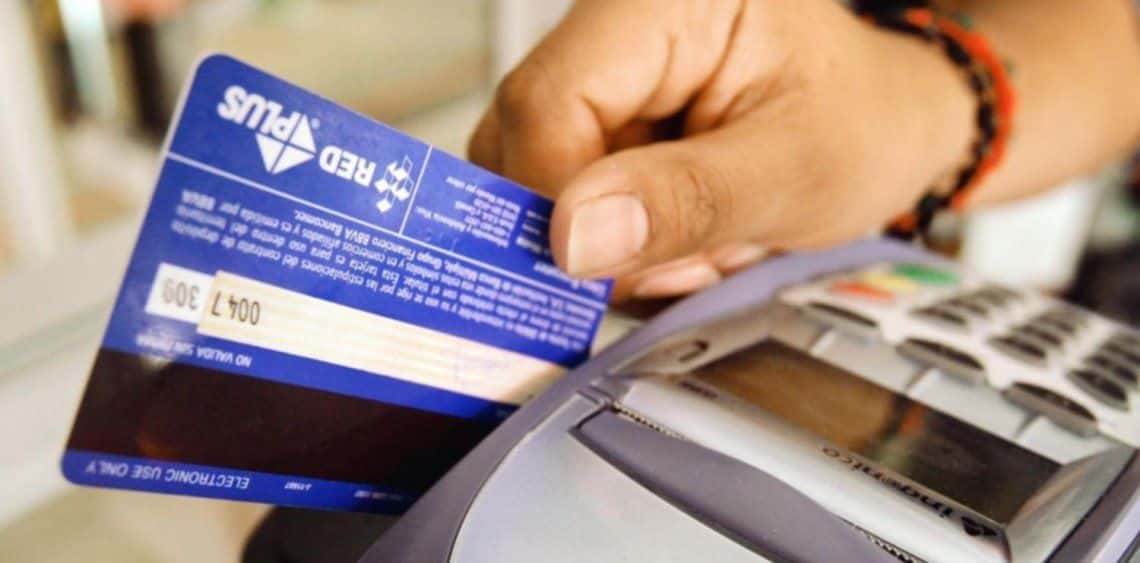 Rige la suba de 70% en el reintegro para compras con tarjetas de débito