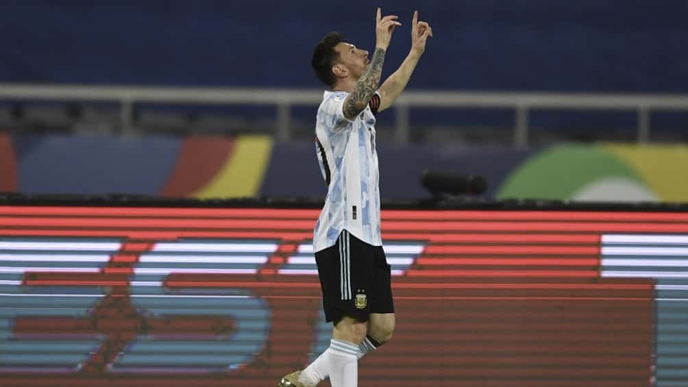 "Hola Diego": todos le rezan a San Maradona para que ayude a Messi en la final