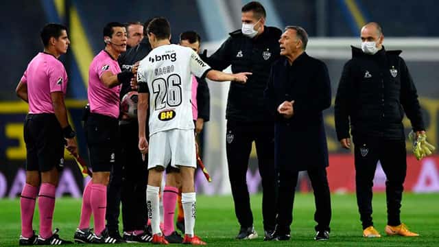 "Lo que pasó fue muy grave": El reclamo de todo Boca contra el árbitro y el VAR por el gol anulado