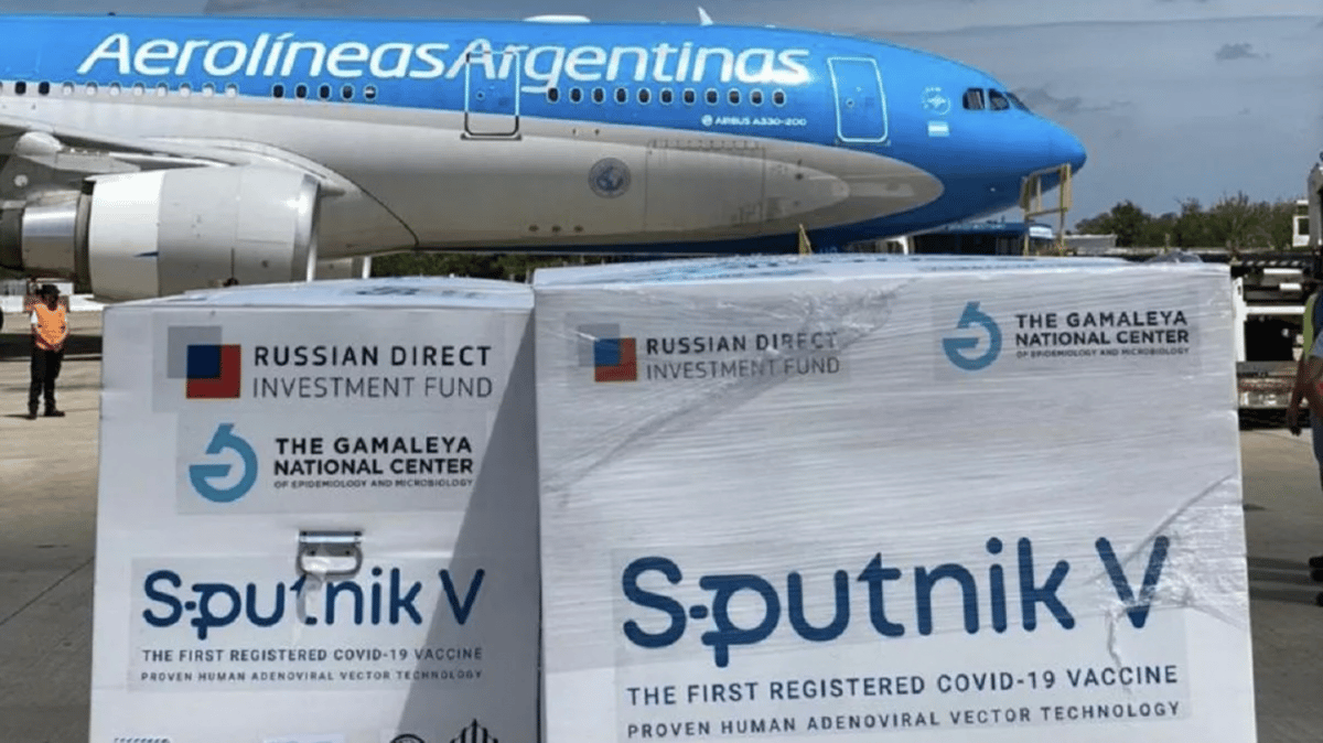 Rusia afirma que cumplirá sus compromisos de suministro de Sputnik V a Argentina