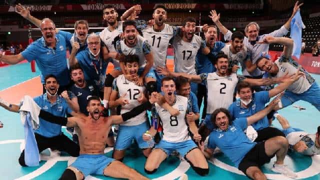 Argentina logró un histórico triunfo ante Brasil en vóley y consiguió la medalla de bronce