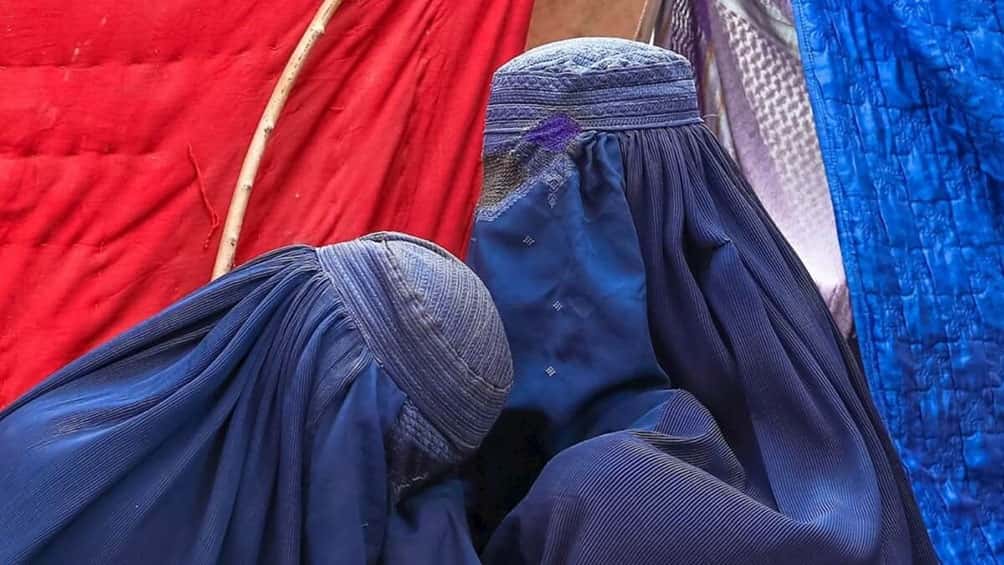 Medio centenar de mujeres protestaron en Afganistán para reclamar por sus derechos
