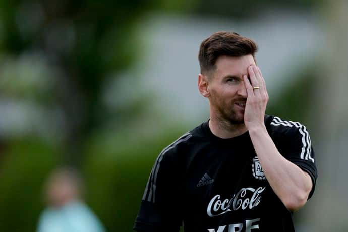 Juega Messi: Scaloni confirmó la formación contra Uruguay