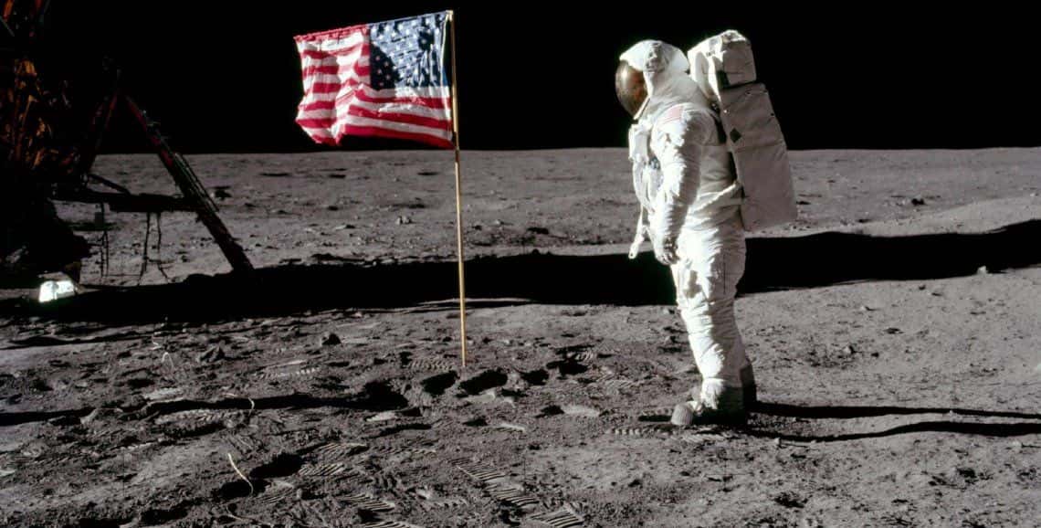 Por culpa de Jeff Bezos y el Covid-19, el hombre no volverá a la Luna hasta 2025