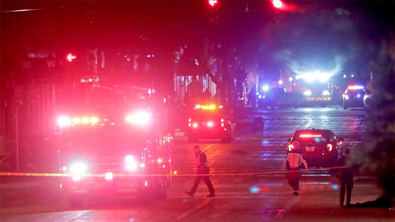 EEUU: cinco muertos y 40 heridos por camioneta que embistió un desfile navideño