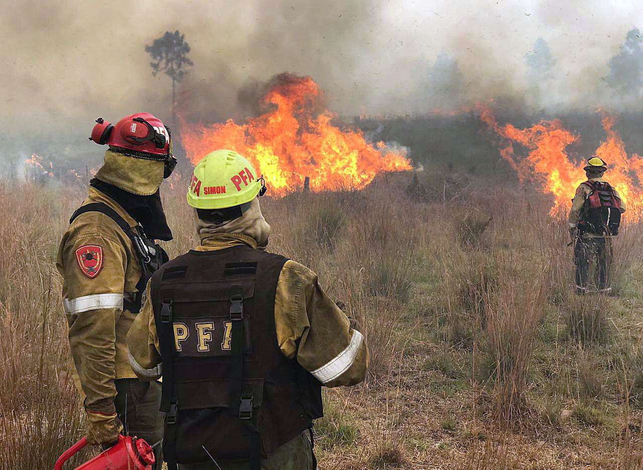 El fuego no cede en Corrientes, pero se espera un pronóstico alentador