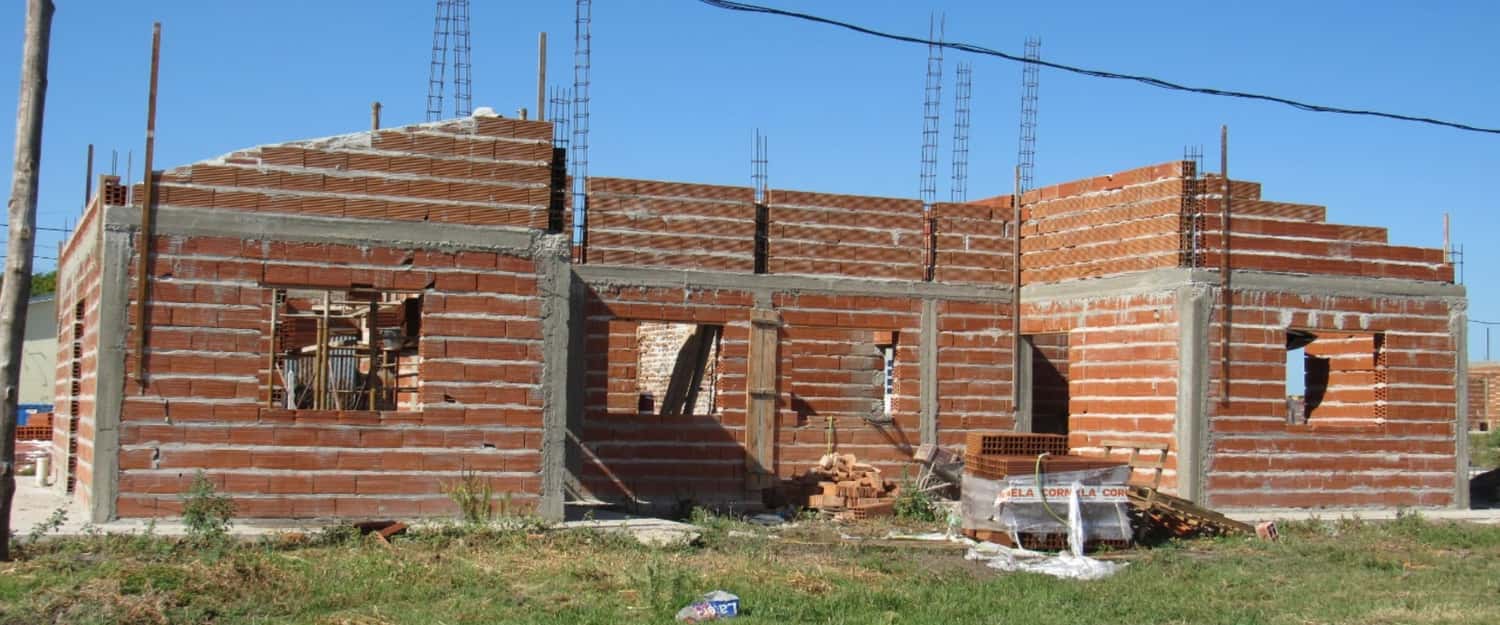 Con fondos provinciales, se construyen 18 nuevas viviendas en Carbó y 16 en Larroque