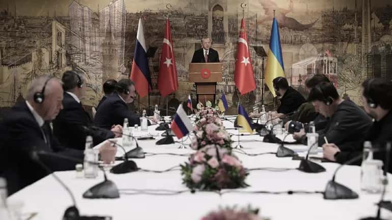 Ucrania y Rusia se reúnen por la paz en Turquía
