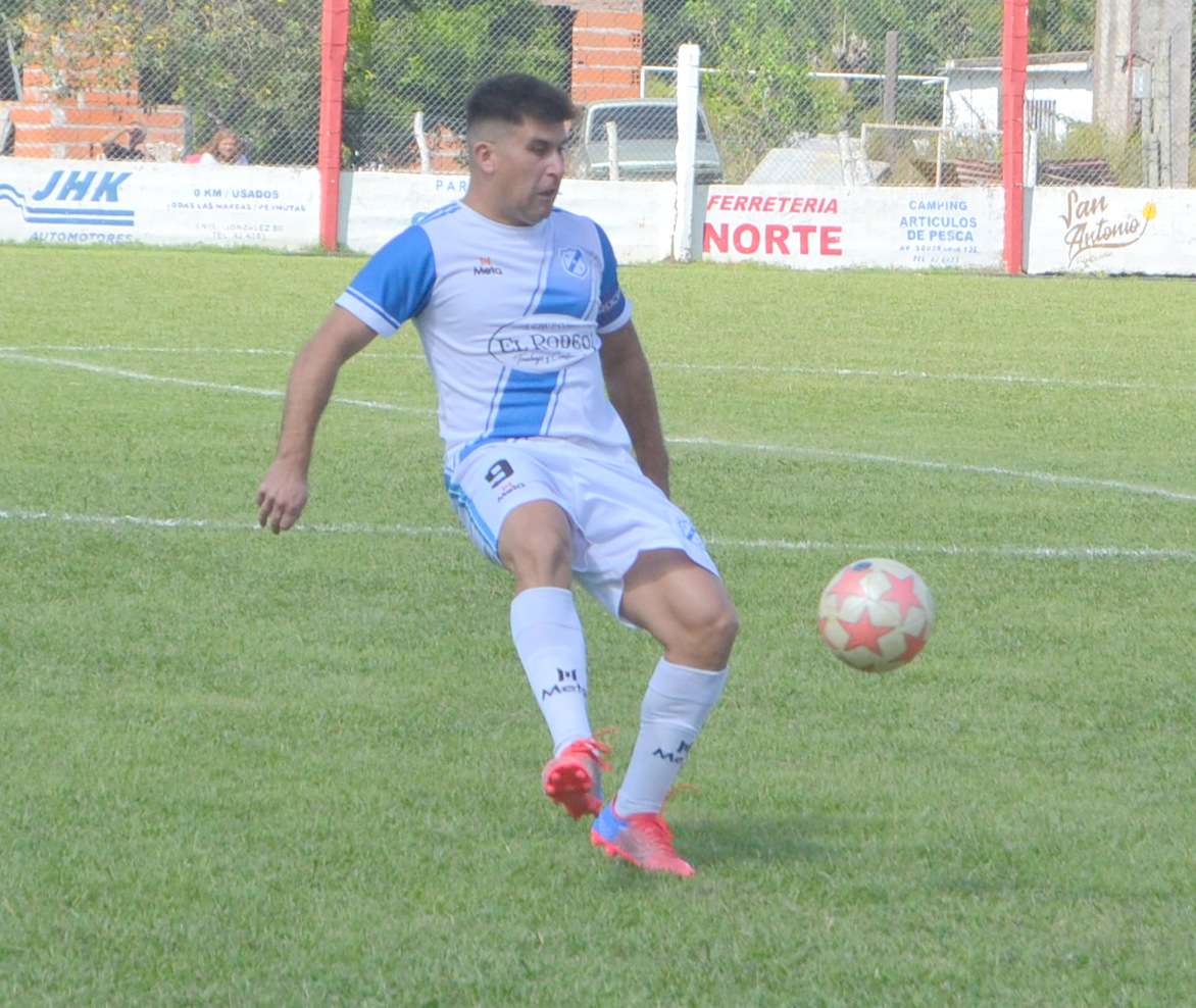 Agustín "Coco" Fernández es un jugador con olfato de gol. Contra B. Norte se despachó con una conquista de otro partido y piensa que Libertad debe madurar un poco más como equipo.