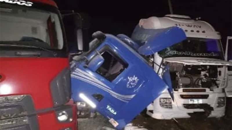 Ruta 14 : camionero falleció aplastado en la cabina