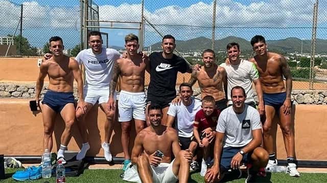 Selección : Lisandro Martinez entrena con sus compañeros en plenas vacaciones