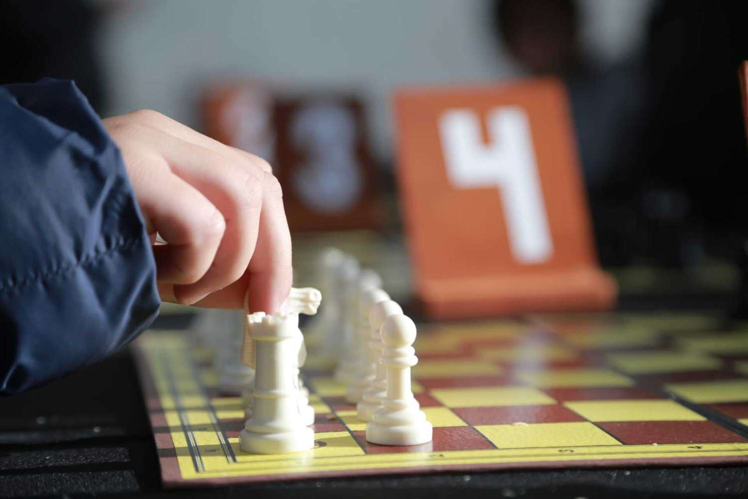 Dictan un taller de ajedrez en el Quirós